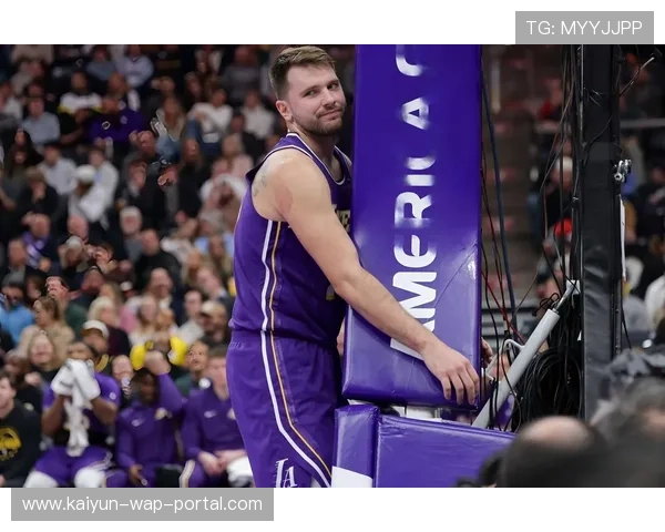 湖人东契奇空砍30分准三双,主帅轮换应对客场奔波挑战 湖人东契奇空砍30分准三双,主帅轮换应对客场奔波挑战